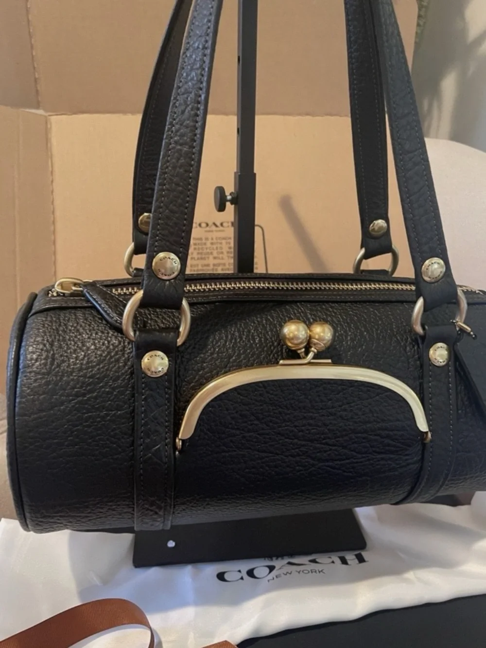 New Coach Kisslock Barrel Shoulder Bag 28 with Black and Gold - Picture 8 of 14